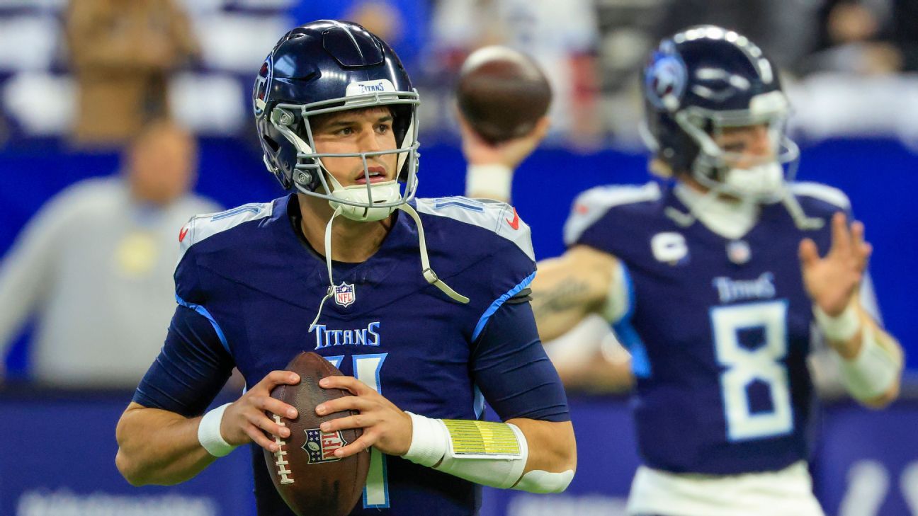 Titans trying to balance QB conundrum while trying to finish season strong