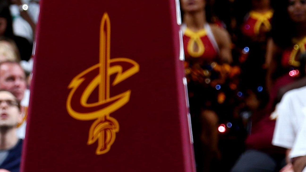 Start of Cavs vs. Jazz delayed by broken hoop