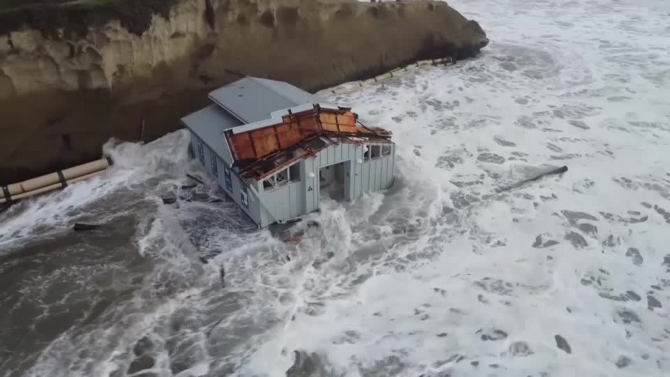 Video shows wreckage after Santa Cruz wharf partly collapses