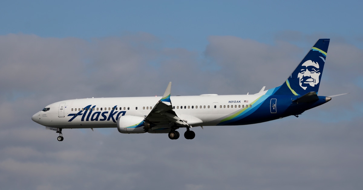 Alaska Airlines plane was struck by an eagle, forcing flight back to the airport