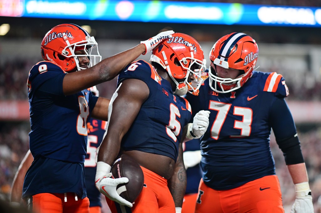 Illinois beats South Carolina 21-17 for 10th win