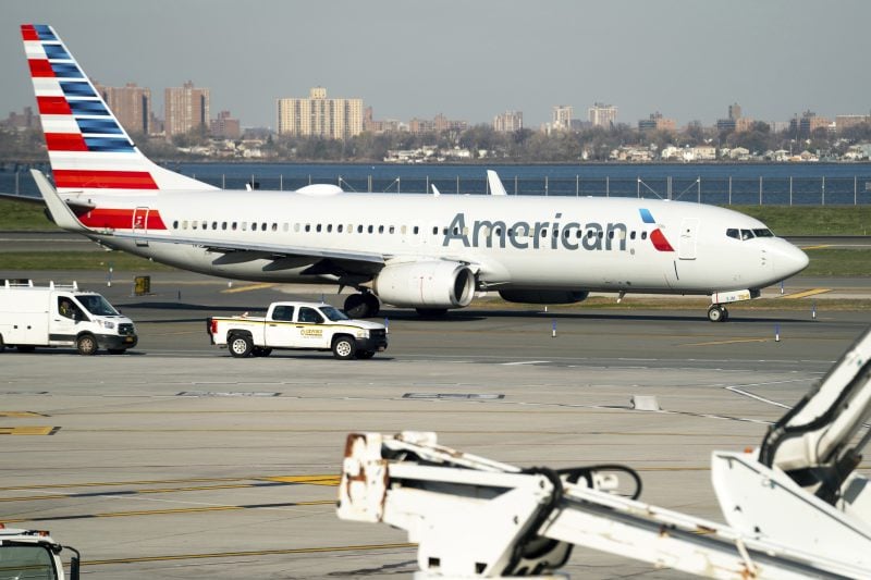 Columbus, Ohio plane lands in Pittsburgh after possible lightning strike