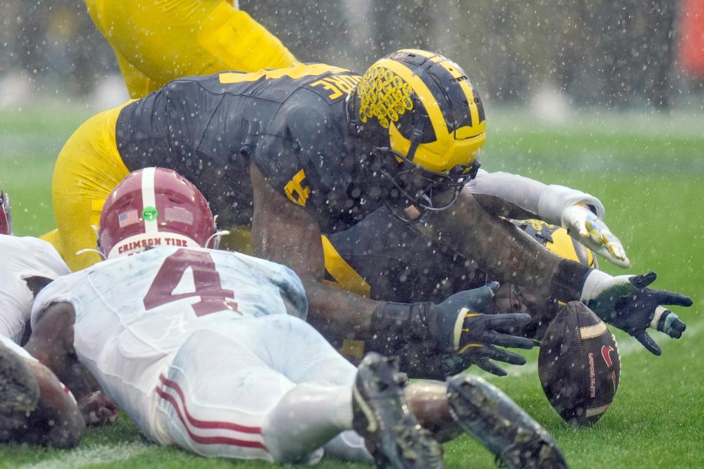 Michigan defense dominates Alabama in 19-13 win