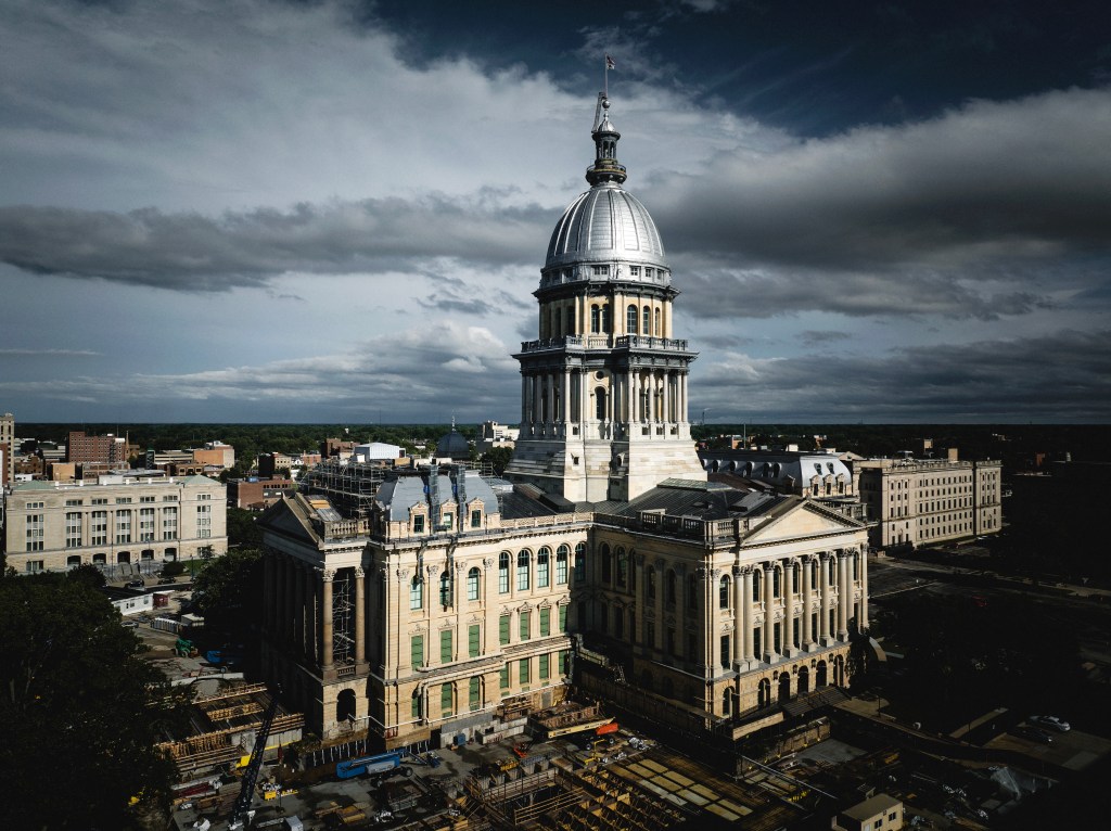 New Illinois laws for 2025 include minimum wage bump, AI protections