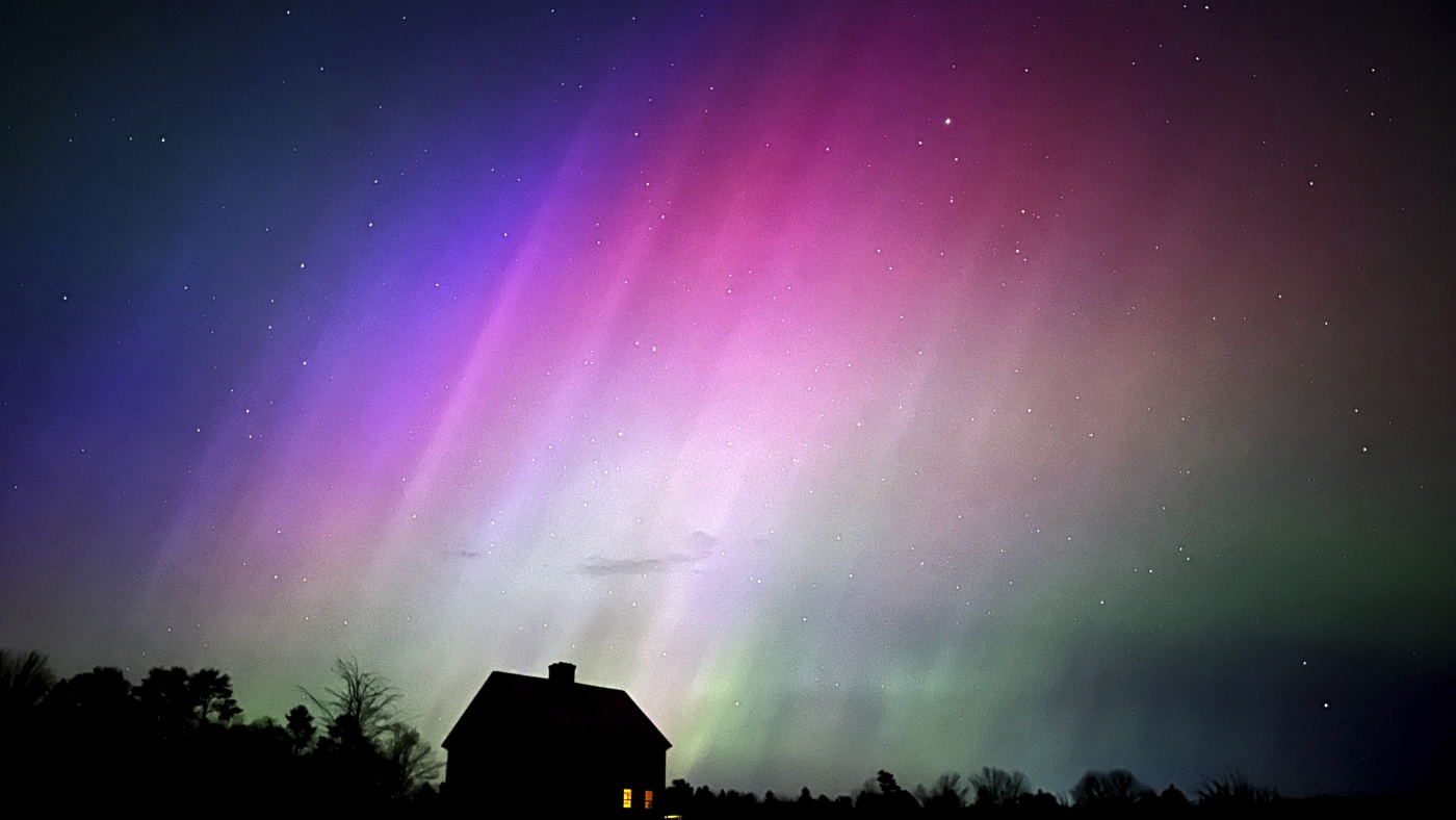 Northern lights may brighten some New Year's skies over the U.S.