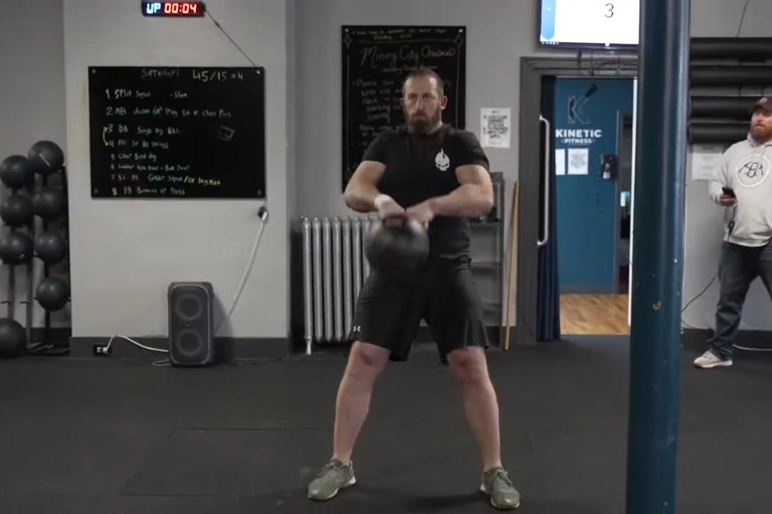 Montana man unofficially breaks world record for kettleball swings