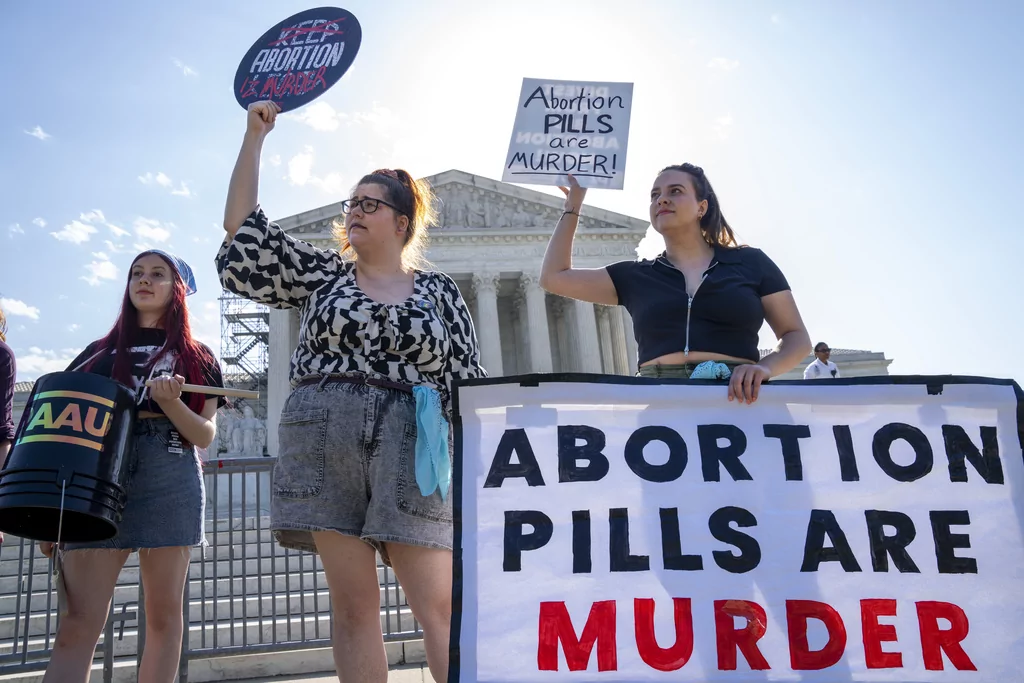 Appeals court revives suit against New York abortion bias law