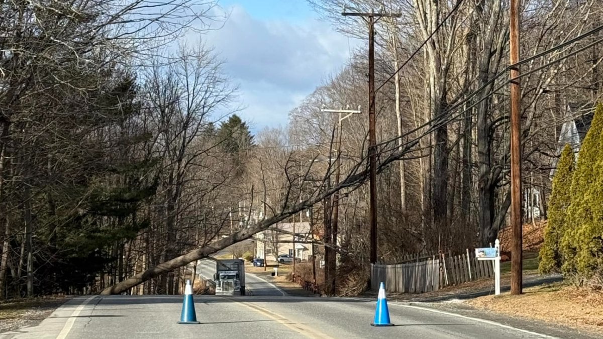 Power outages in Mass., Logan Airport delays due to wind