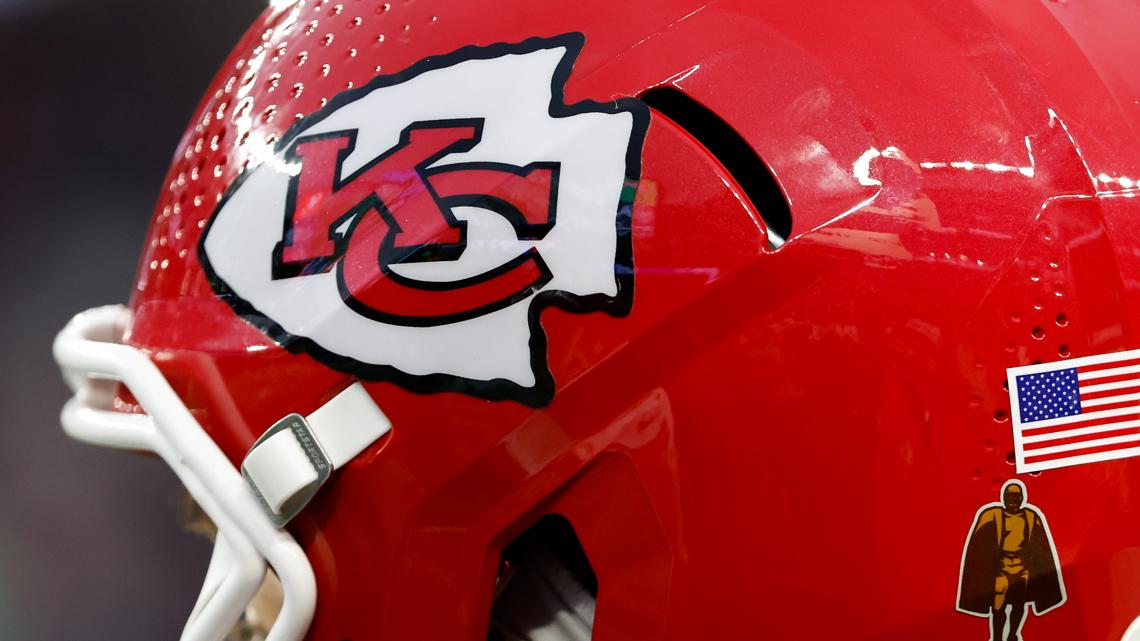 Chiefs take off after icy delay, gear up for Denver game