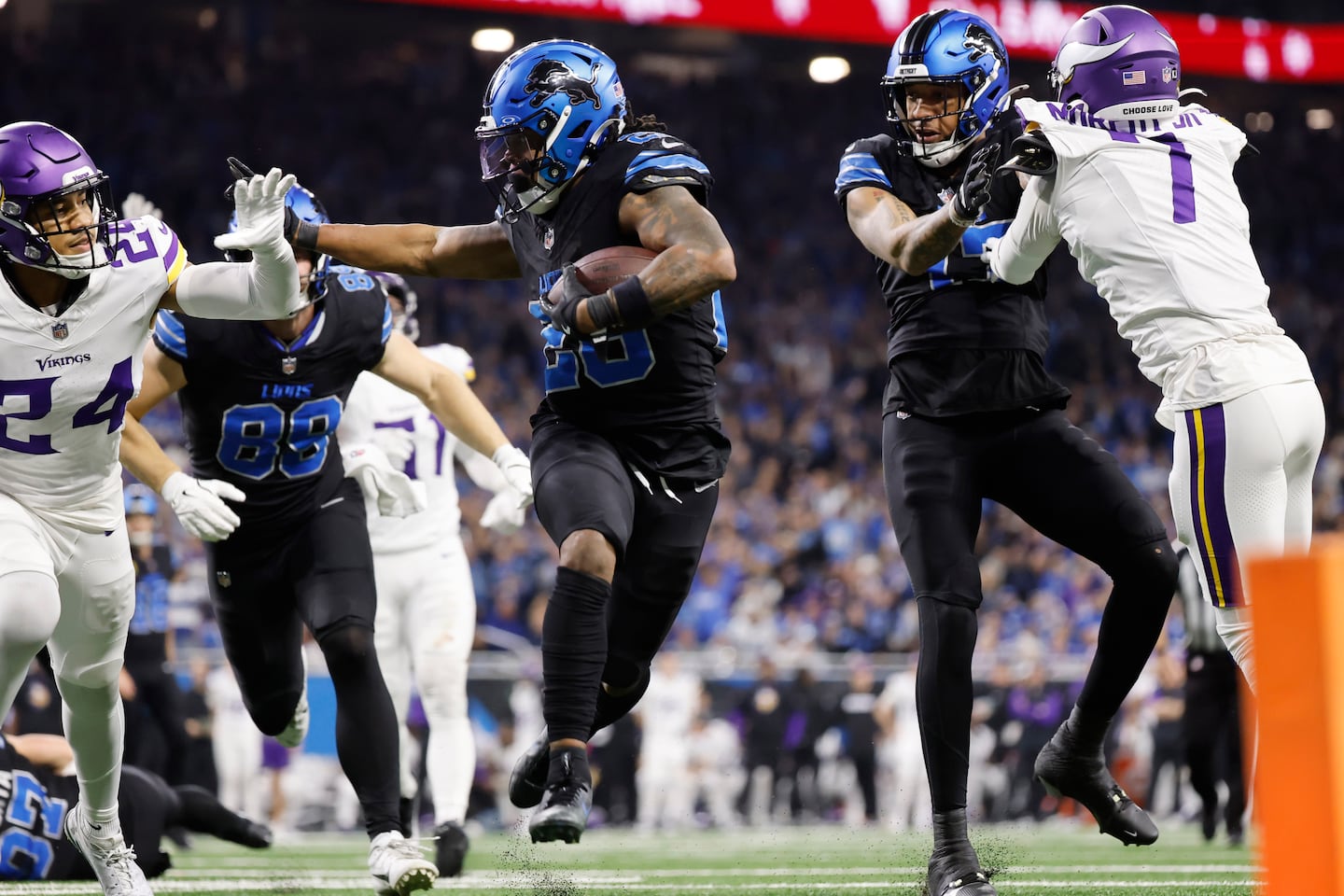 Lions defeat Vikings to wrap up top seed in NFC