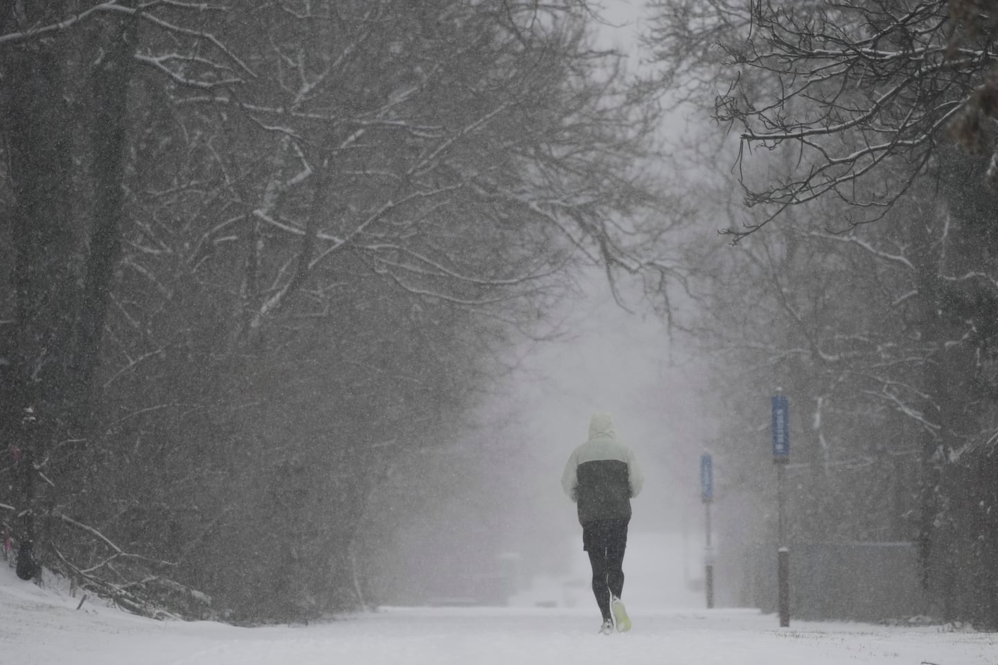 Winter blast of snow, ice, and bitter cold pounds the US from the Midwest to the East Coast