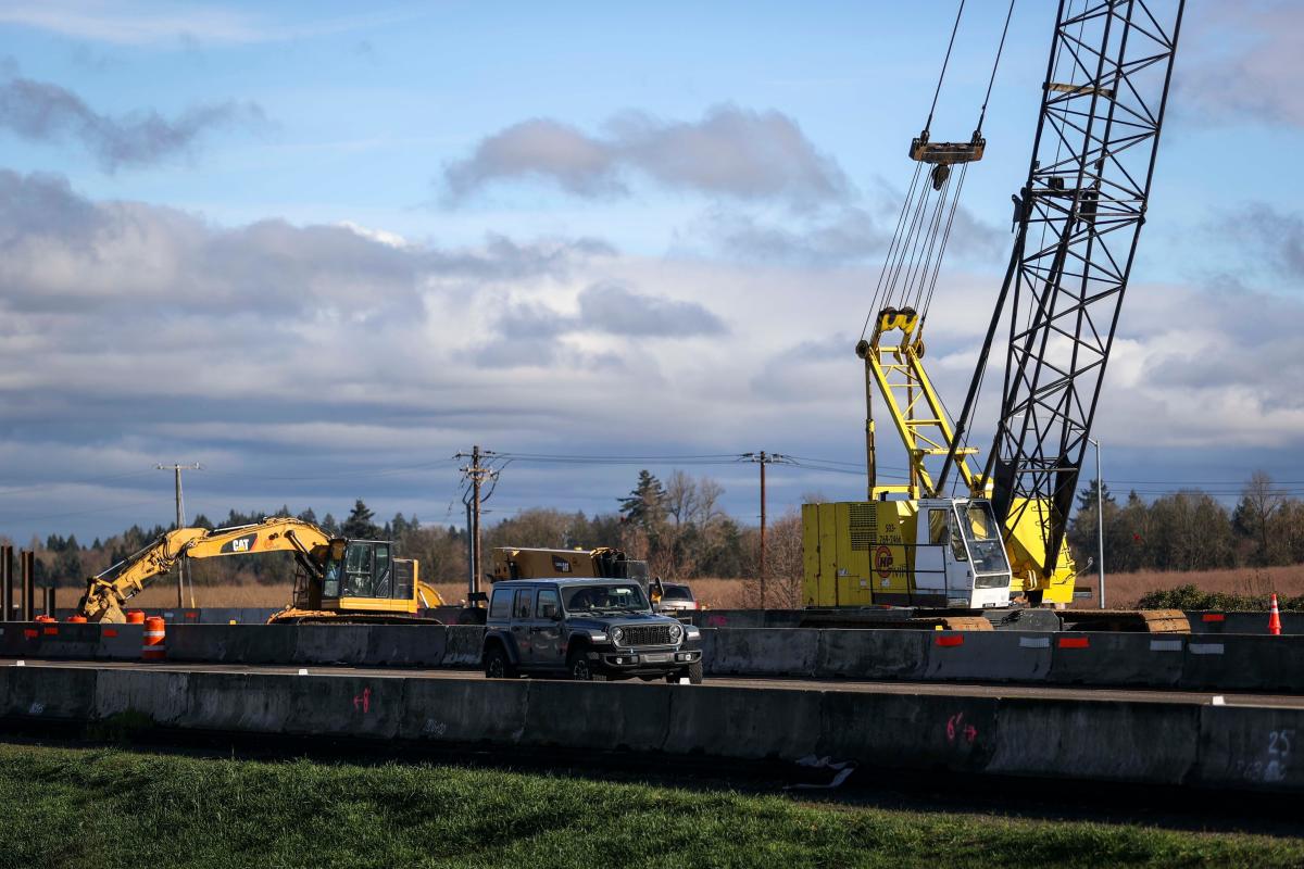 2025 Salem-area road projects: A roundabout on a major highway, numerous bridges