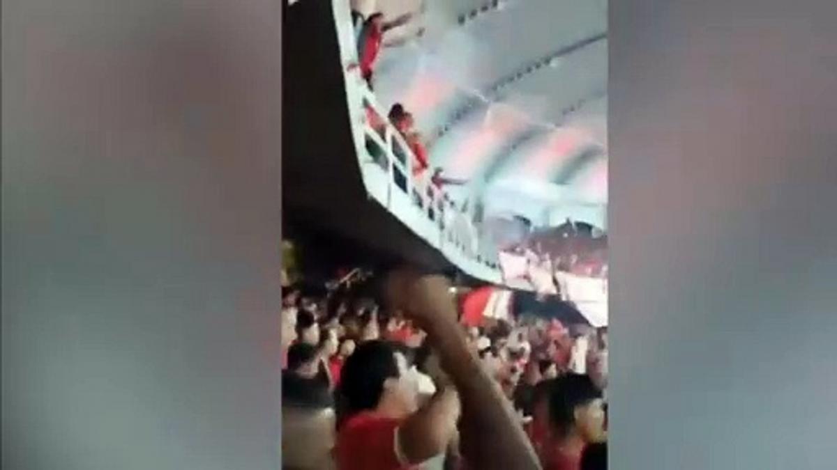 Dispara a la Policía con un fusil desde la grada: ¿cómo puede meter eso al estadio?