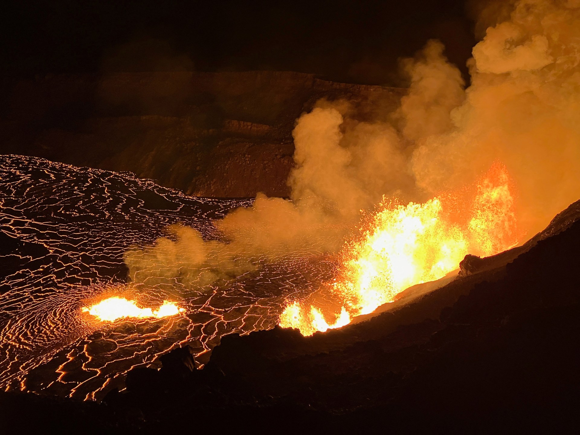 Hawaii’s Kilauea volcano erupts, shooting jets of lava into the sky