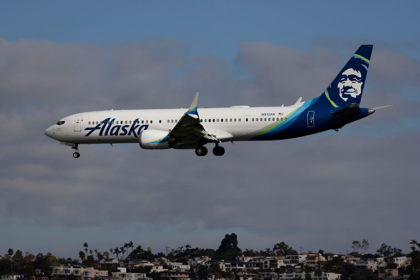 Buy, Sell, Or Hold Alaska Air Stock?