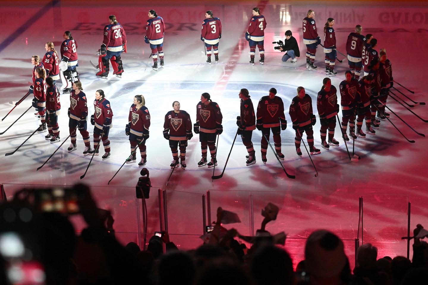 Au Canada, « la folie du hockey » profite aussi à la ligue féminine