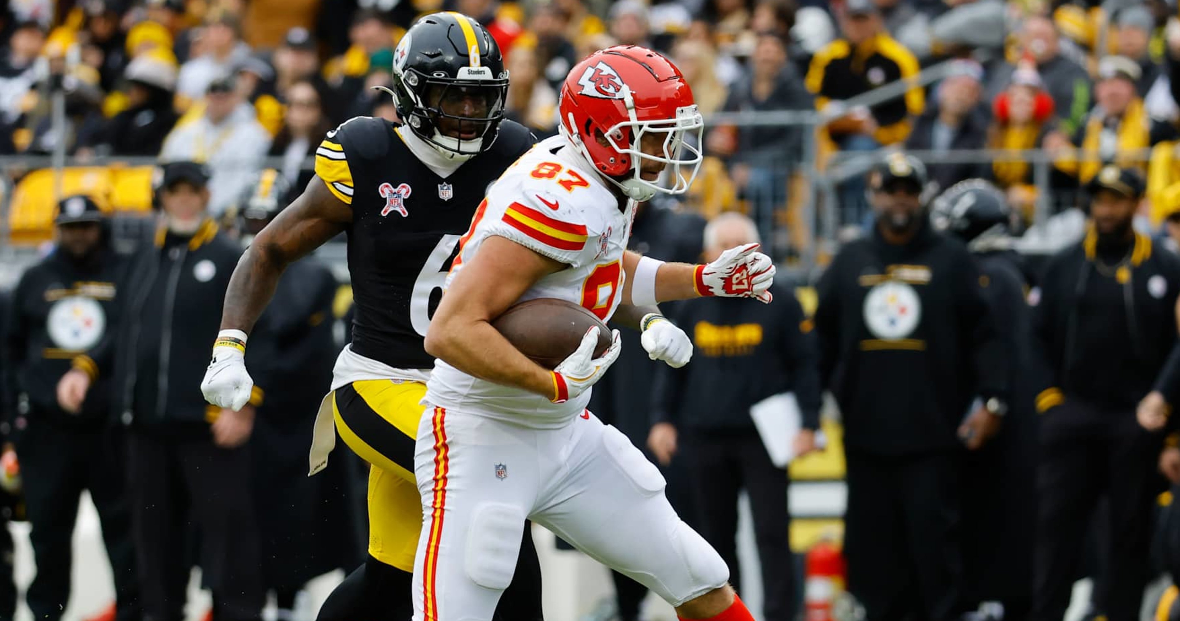 Video: Travis Kelce Breaks Tony Gonzalez's Chiefs Record for Most Receiving TDs