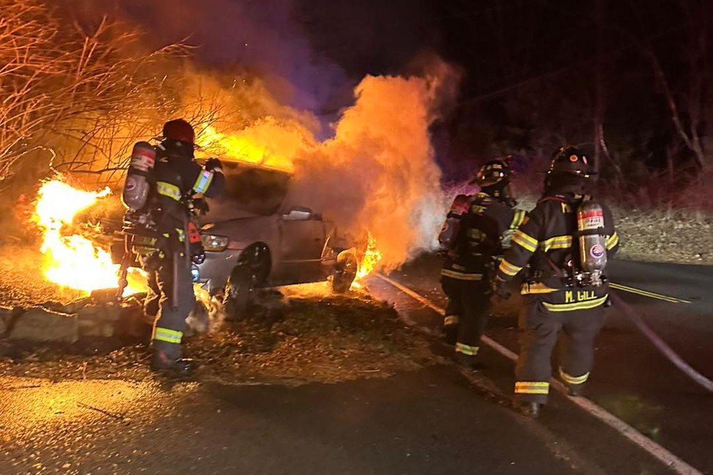 Connecticut Good Samaritan pulls driver from burning car