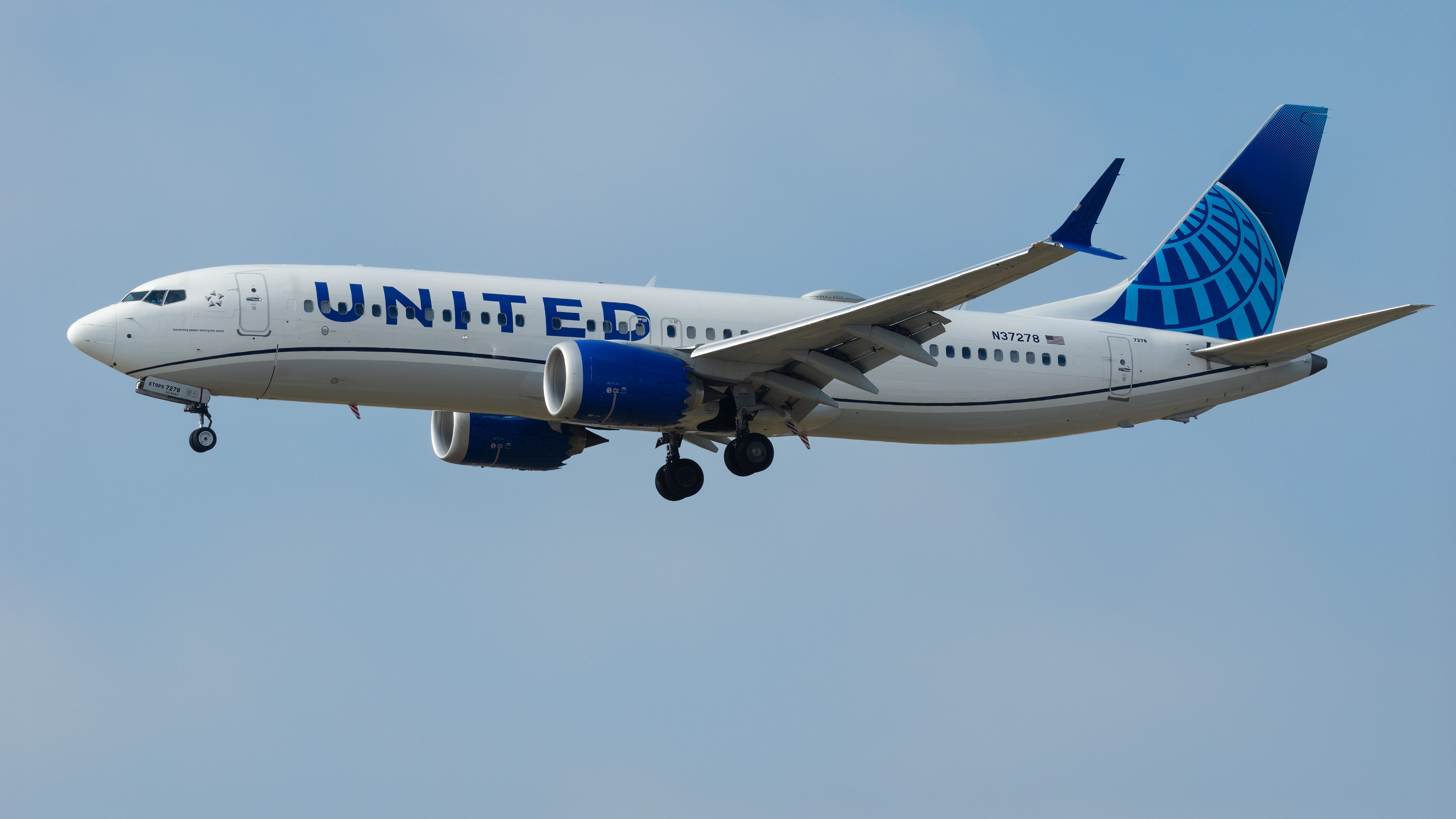 “The Forgotten Flight”: United Airlines Passengers Trapped In 4-Hour Tarmac Sit