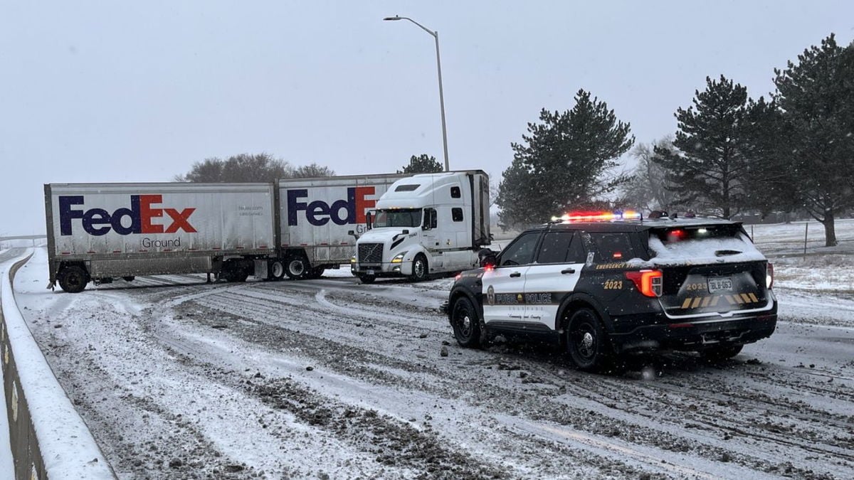 I-25 SB closed between Indiana Avenue & Pueblo Boulevard