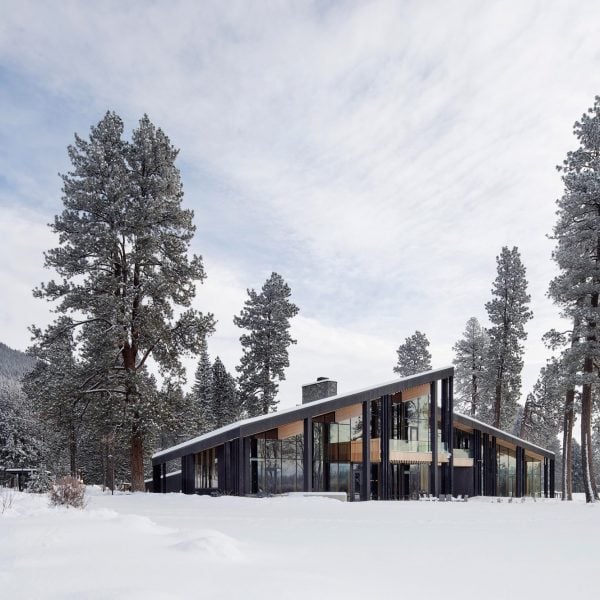 Volcanic landscape informs Hacker Architects design of Oregon lodge