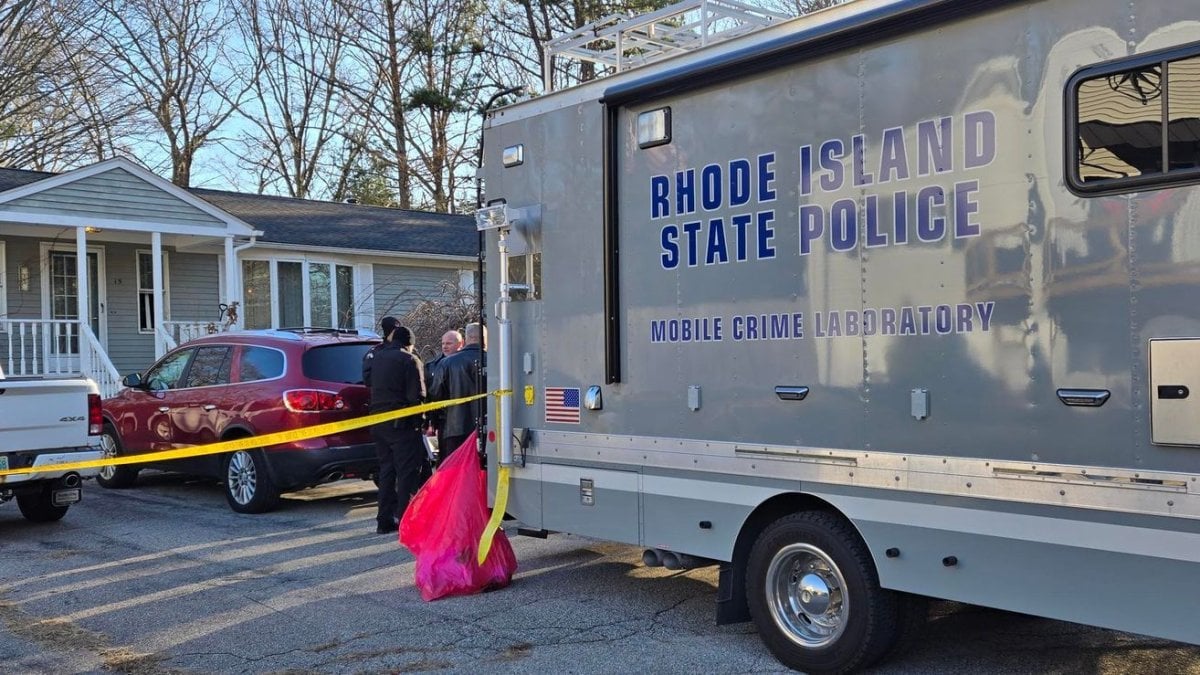 4 bodies found with gunshot wounds in RI home