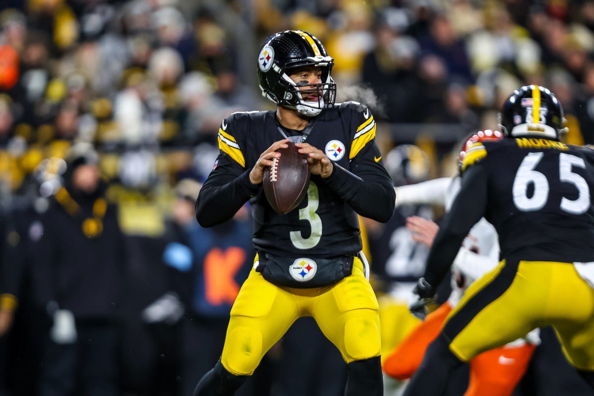 Russell Wilson’s Strong 6-Word Message to Cam Heyward Wins Steelers Nation Despite Justin Fields’ Better QB Ratings