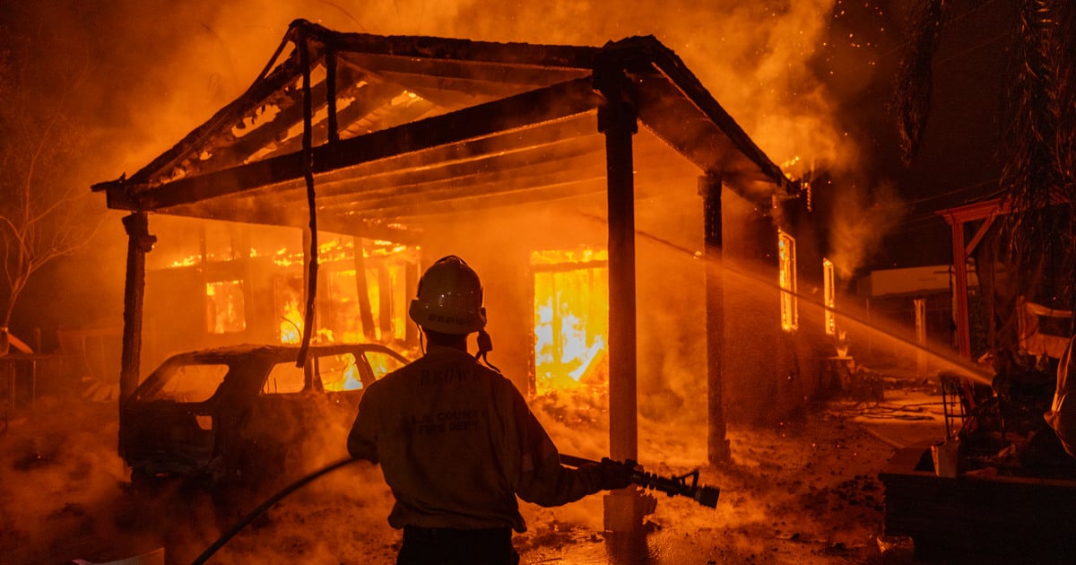 California wildfires live updates: 5 dead as blazes spread to Hollywood Hills, over 100,000 evacuated