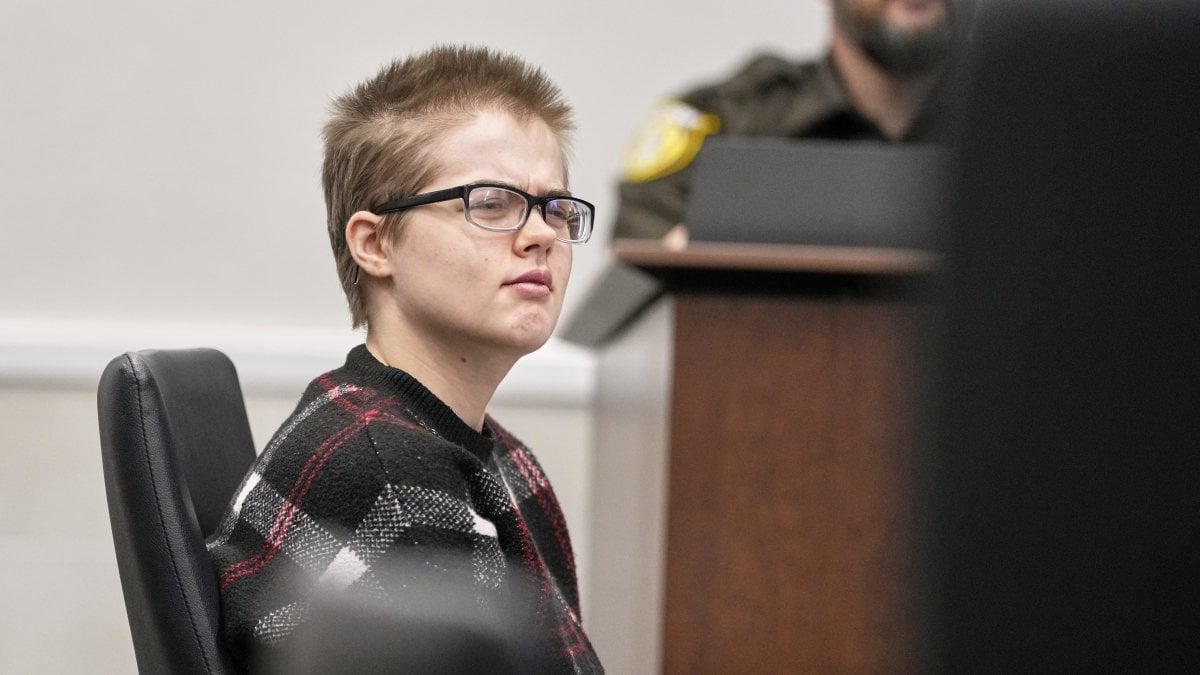 Judge releases woman who stabbed classmate to please Slender Man