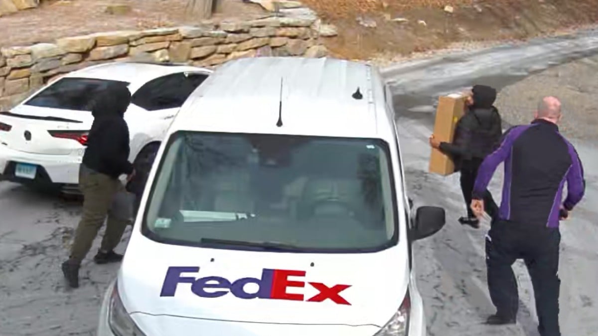 Harvard MA police investigate armed robbery of FedEx driver