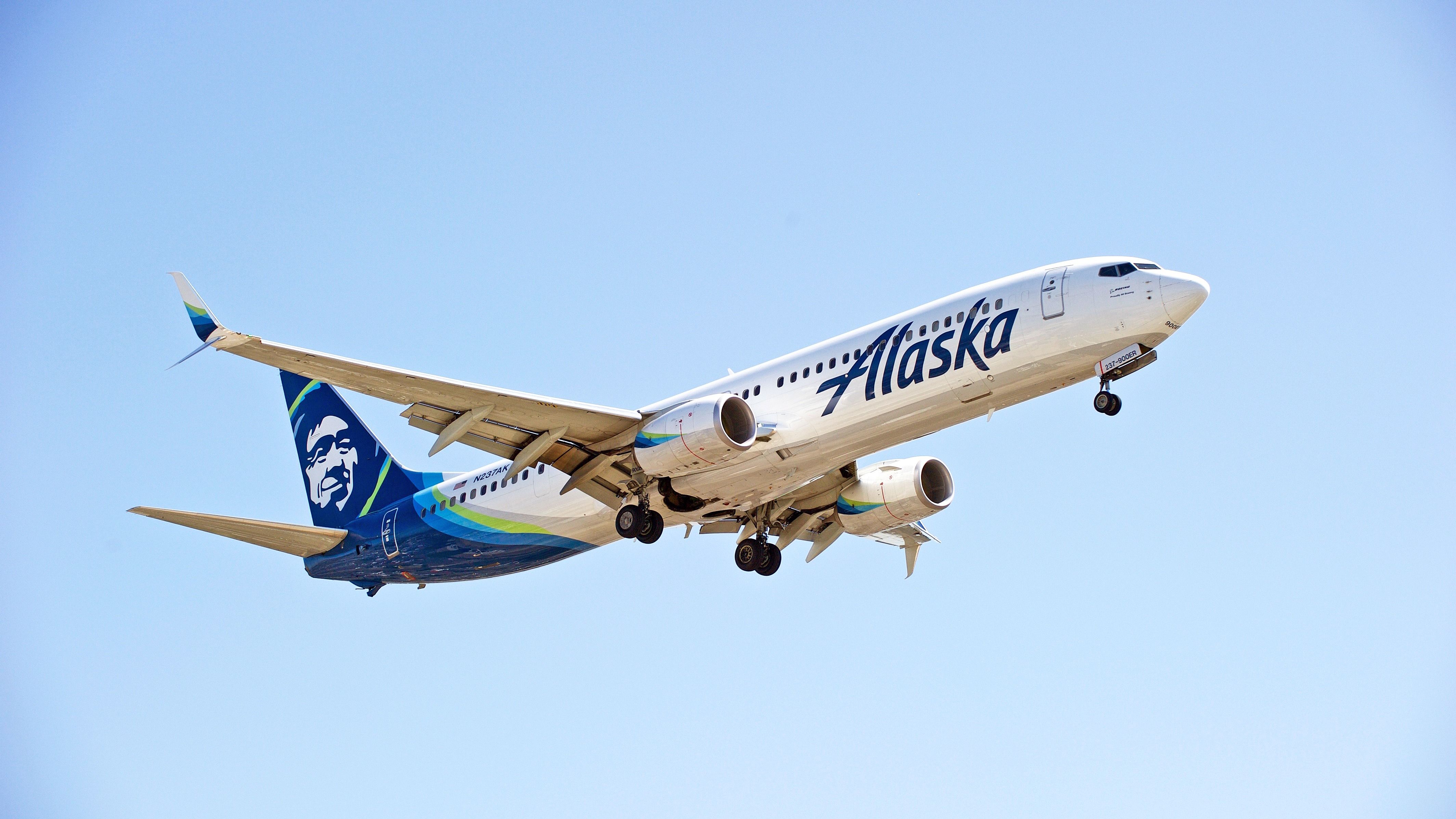 Alaska Airlines Boeing 737-900ER Skids Off Taxiway In Anchorage