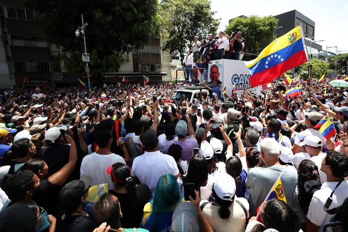 Venezuela: gas lacrimogeni contro i cortei anti-Maduro