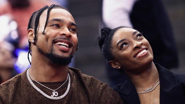 Simone Biles’s NFL Husband Jonathan Drops His Favorite Player From Knicks vs Thunders Game